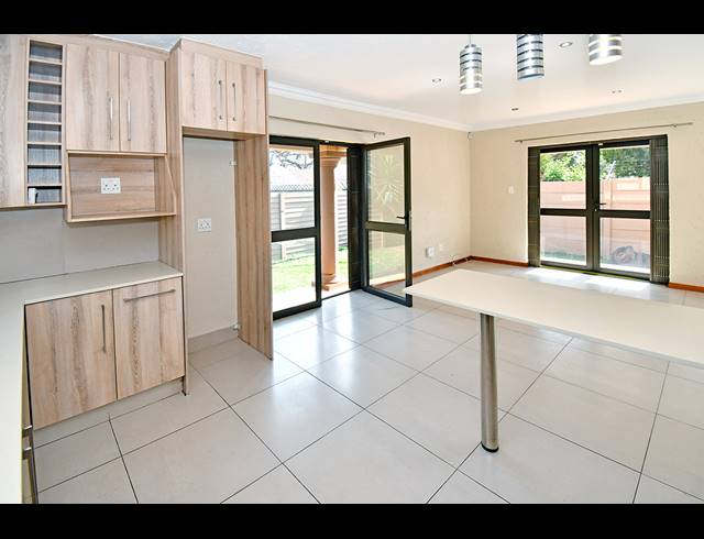 3 BEDROOM TOWNHOUSE TO LET IN LINDEN